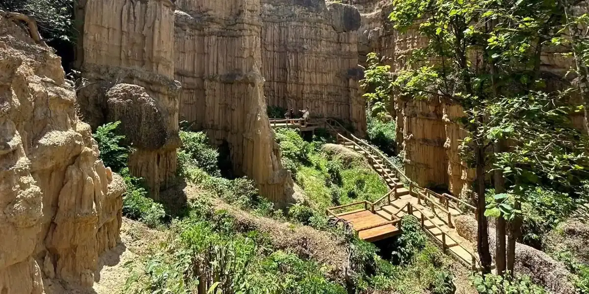 Pha Chor Canyon & Doi Inthanon National Park: Private Tour